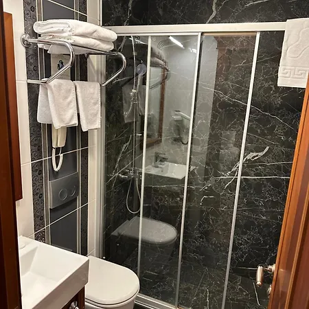 Perula & Hotel 3*