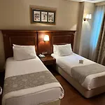 Ξενοδοχείο Perula & 3*